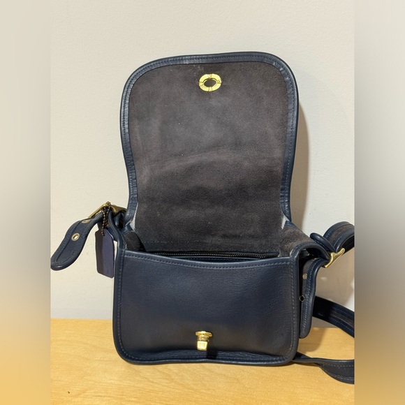 Vintage Classic Leather Navy Small Flap Bag Crossbody - Picture 6 of 13